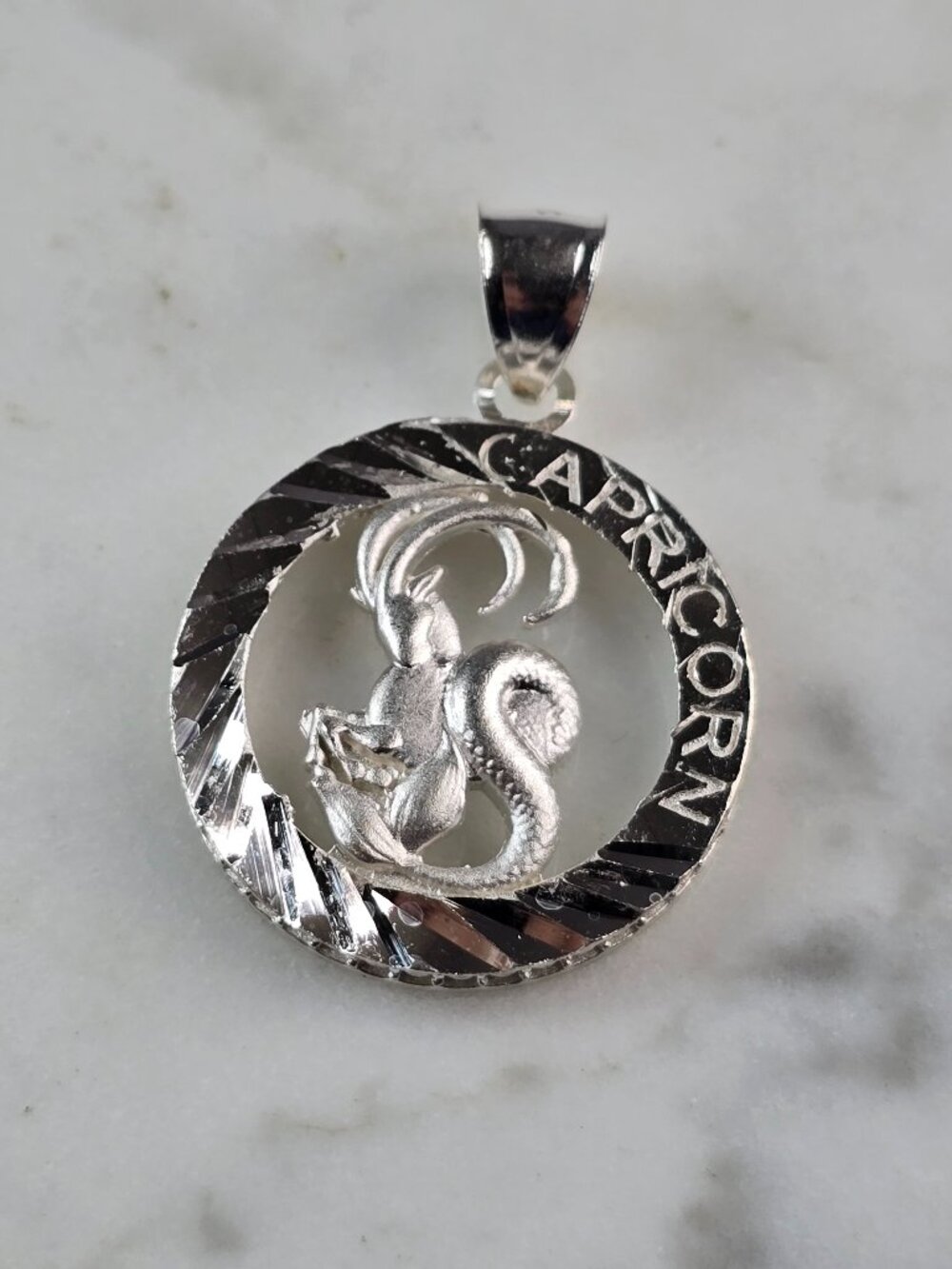 Womens Vintage Estate Sterling Silver Zodiac Capricorn Pendant 4.1g E2379